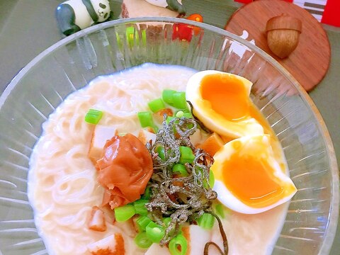 さつま揚げと梅干し塩昆布のほうじ茶豆乳そうめん